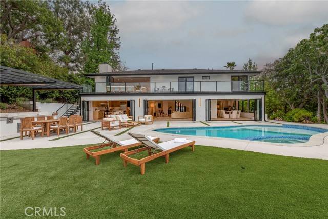 Encino (los Angeles), CA 91316,18101 Green Meadow Drive
