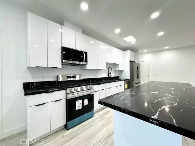 6255 Woodman Avenue #201, Van Nuys (los Angeles), CA 91401