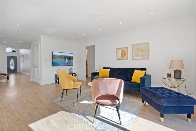 West Hills (los Angeles), CA 91307,23800 Mobile St