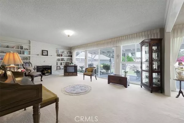 West Hills (los Angeles), CA 91307,7446 Woodlake Avenue