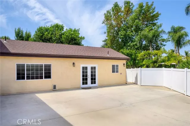 9814 Noble Avenue, North Hills (los Angeles), CA 91343