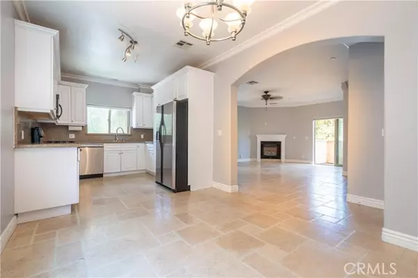 11253 Peach Grove Street #106, North Hollywood (los Angeles), CA 91601