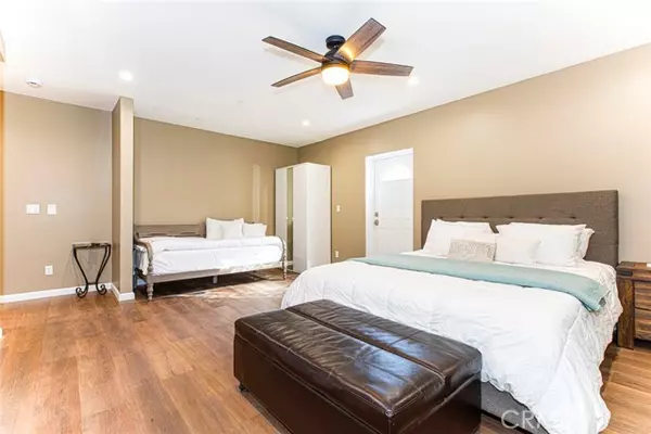 Sunland (los Angeles), CA 91040,9334 Wayside Drive
