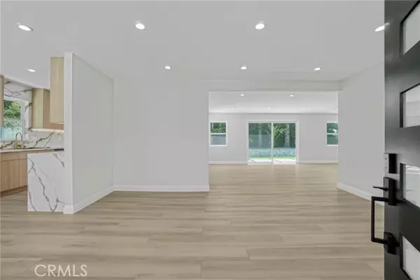 Tarzana (los Angeles), CA 91335,19120 Bessemer Street