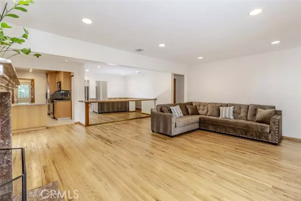 Van Nuys (los Angeles), CA 91405,13811 Valerio Street