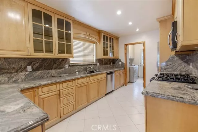 13811 Valerio Street, Van Nuys (los Angeles), CA 91405
