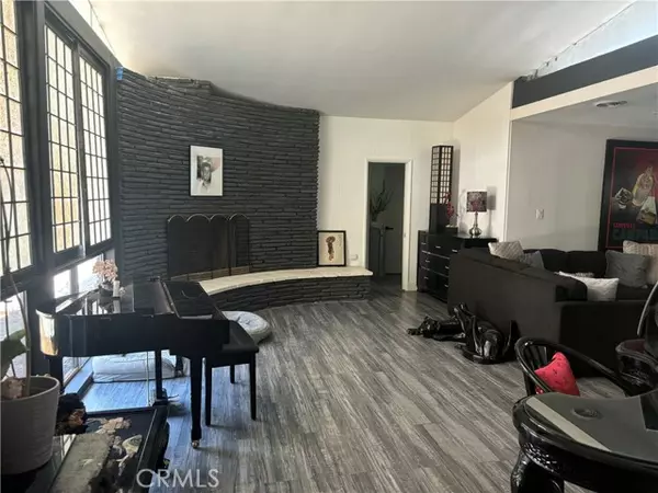 Tarzana (los Angeles), CA 91356,19404 Olivos Drive