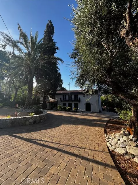 2430 Orange Avenue, La Crescenta, CA 91214