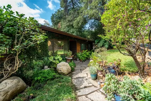 Glendale, CA 91206,2860 Graceland Way