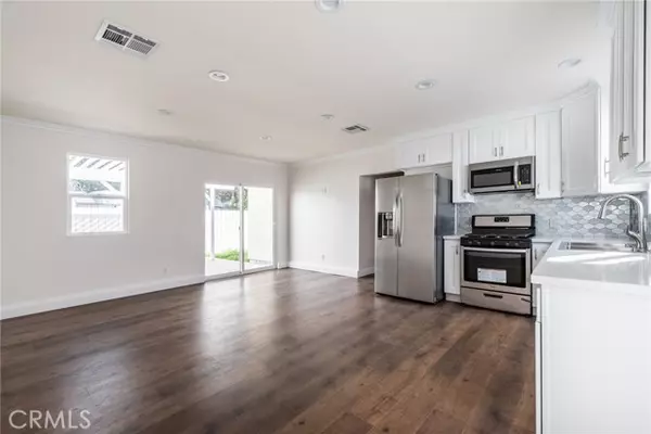 Van Nuys (los Angeles), CA 91405,7058 Willis Avenue