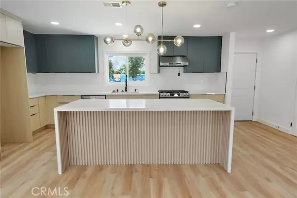 Woodland Hills (los Angeles), CA 91367,5548 Irondale Ave