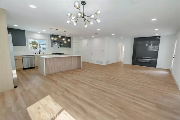 Woodland Hills (los Angeles), CA 91367,5548 Irondale Ave