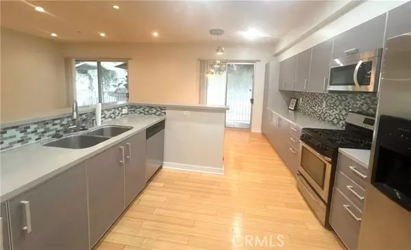 966 S St Andrews #103, Los Angeles, CA 90019