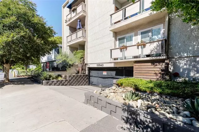 13543 Moorpark Street #7, Sherman Oaks, CA 91423