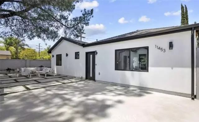 11453 Calvert, North Hollywood (los Angeles), CA 91606
