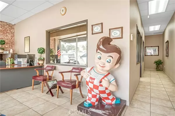 La Crescenta, CA 91214,2912 Foothill Boulevard