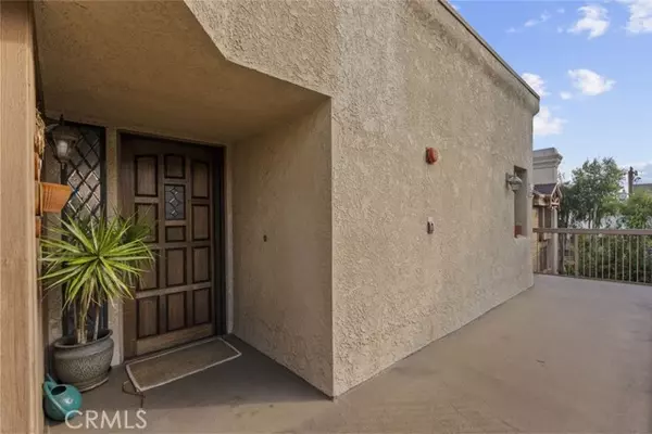Glendale, CA 91206,236 N Louise Street #303