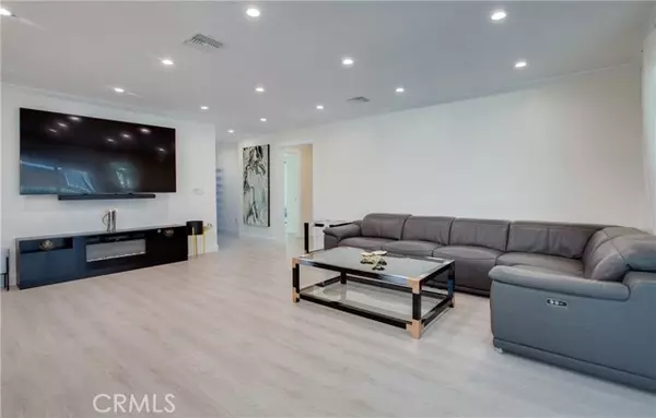 Van Nuys (los Angeles), CA 91406,17011 Burton Street