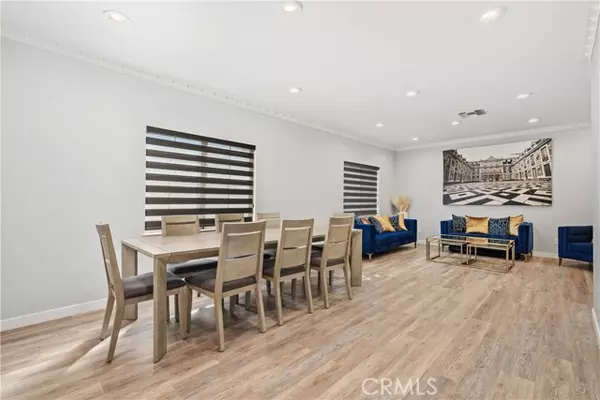 Los Angeles, CA 91401,13001 Debby Street