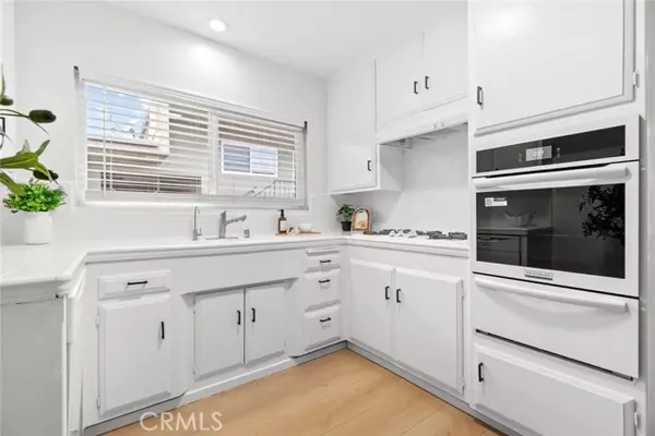 Glendale, CA 91202,587 South St #18