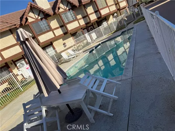 Sun Valley (los Angeles), CA 91352,9325 Sunland Park Drive #2