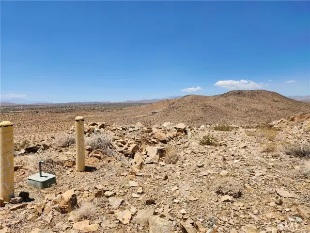 Joshua Tree, CA 92252,10 Moonlight Mesa Road