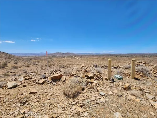 Joshua Tree, CA 92252,10 Moonlight Mesa Road