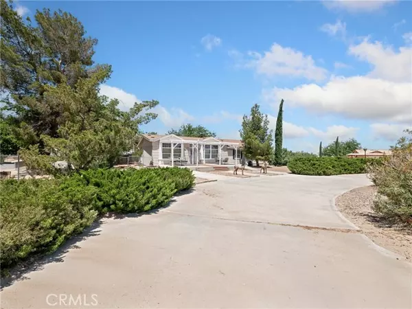 5264 Luna Road, Phelan, CA 92371