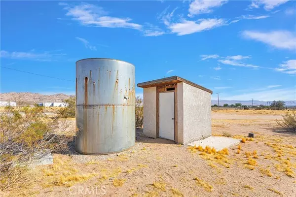 Apple Valley, CA 92307,18142 Navajo Road