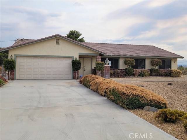 18545 Siskiyou Road, Apple Valley, CA 92307