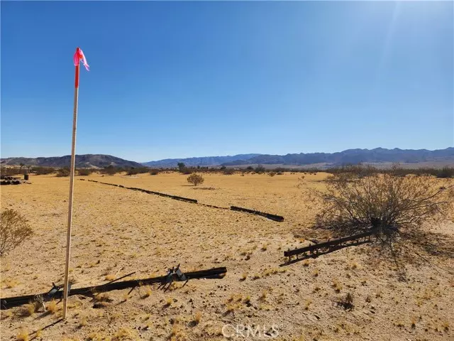 Joshua Tree, CA 92252,2 Sunkist Road