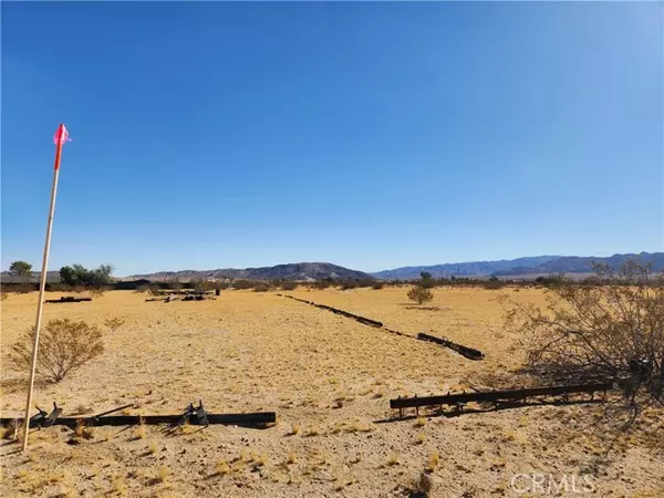 Joshua Tree, CA 92252,2 Sunkist Road