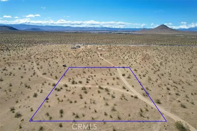 18 Quarry Road, Apple Valley, CA 92307