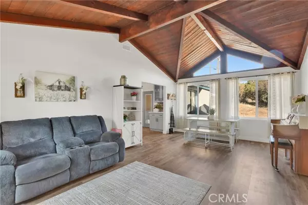 10634 Mesquite Street, Oak Hills, CA 92344