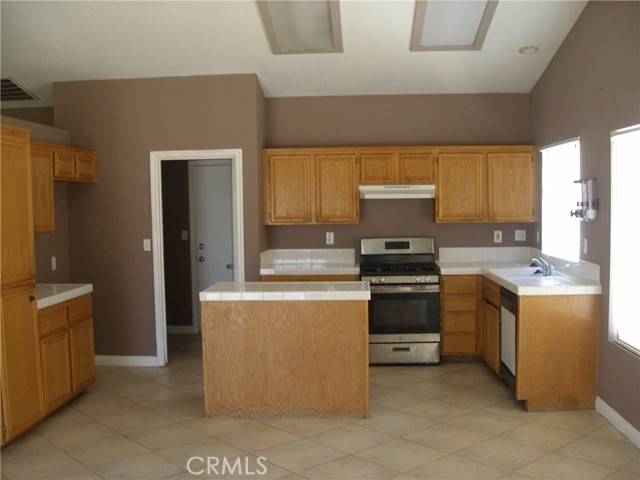 Victorville, CA 92392,12975 STANFORD DRIVE