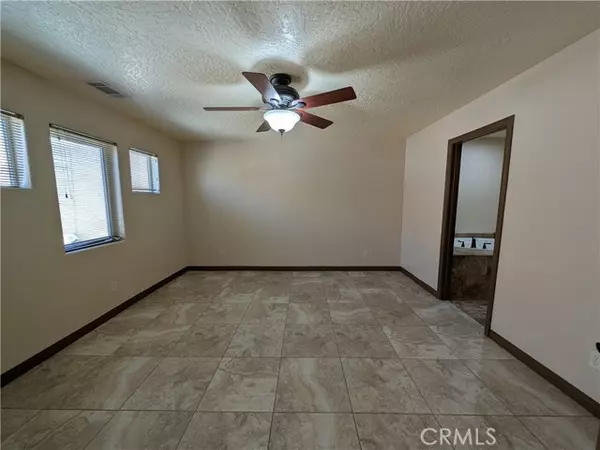 Helendale, CA 92342,27160 Vista Road #15