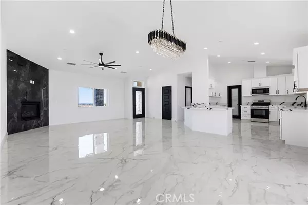 Apple Valley, CA 92308,10125 Bella Vista Street