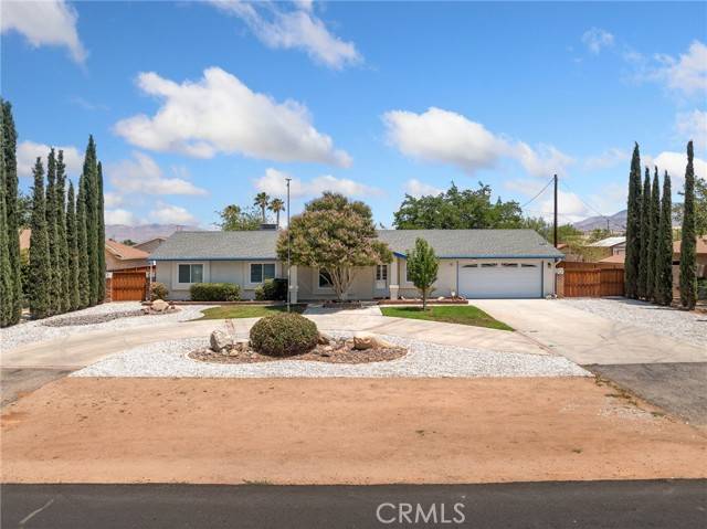 10833 Kiavan Road, Apple Valley, CA 92308