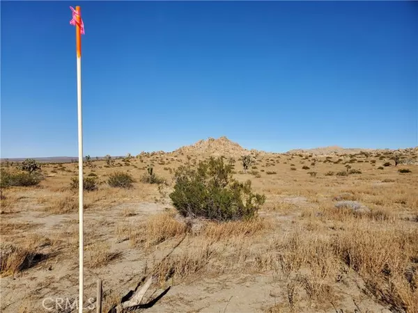 2 Longview Road, Palmdale, CA 93591