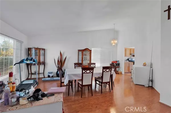 Adelanto, CA 92301,11117 Villa