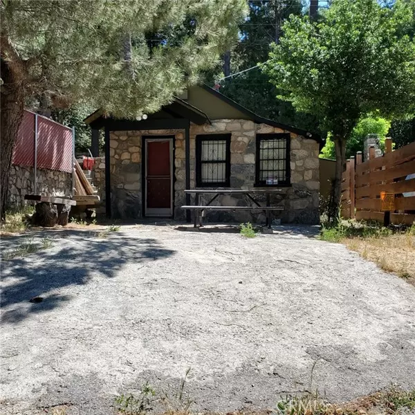 22943 Cedar Way, Crestline, CA 92325