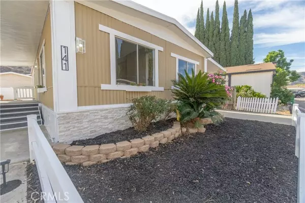 Corona, CA 92880,4901 Green River #141