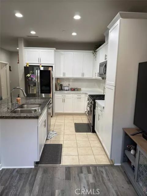 Valencia (santa Clarita), CA 91354,28660 Jardineras Drive