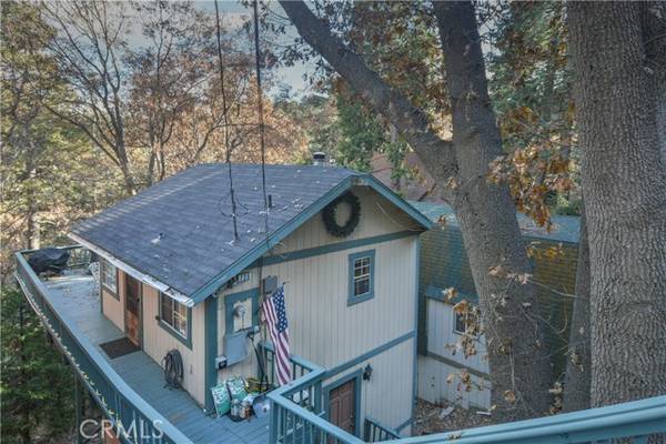 735 E Victoria Court, Lake Arrowhead, CA 92352