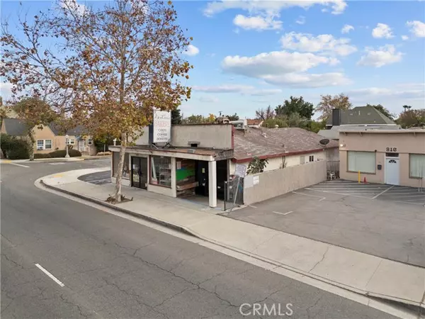 Fullerton, CA 92831,822 E Chapman Avenue