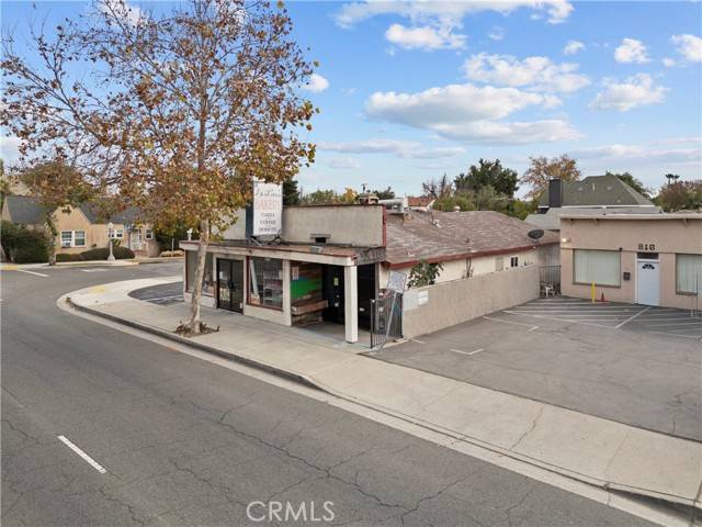 Fullerton, CA 92831,822 E Chapman Avenue