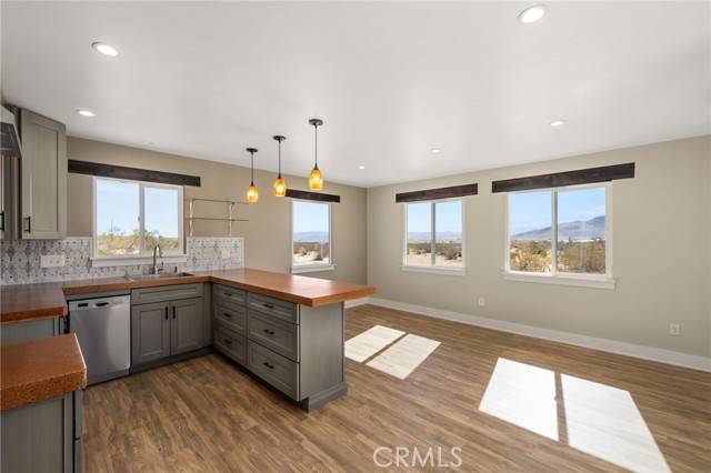 Joshua Tree, CA 92252,60785 La Brisa Drive
