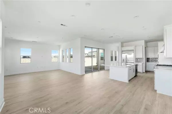 Valencia (santa Clarita), CA 91381,27333 Creekwood Lane