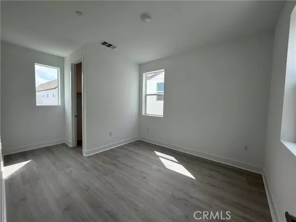 Valencia (santa Clarita), CA 91381,27345 Creekwood Lane