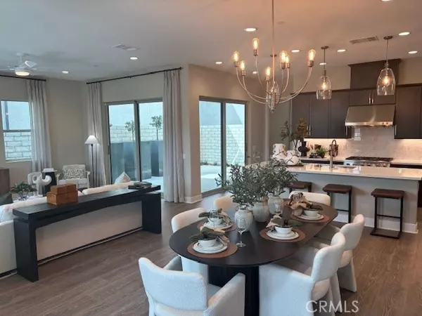 Valencia (santa Clarita), CA 91381,27409 Creekwood Lane